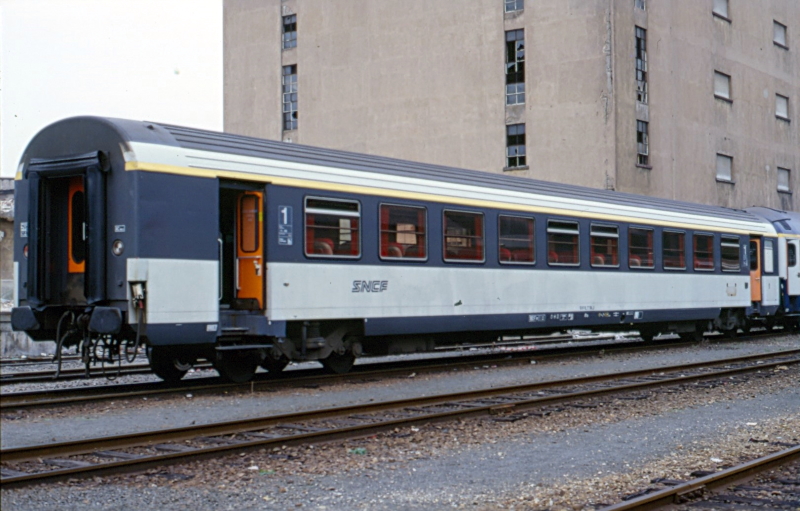 Voiture corail VTU livrée d'origine logo nouille A10tu 1ère classe LTMF échelle Zéro pré-commande