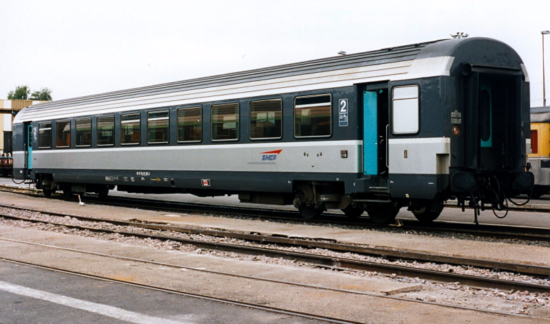 Voiture corail VTU livrée nouvelle décoration B11tu 2nde classe LTMF échelle Zéro pré-commande