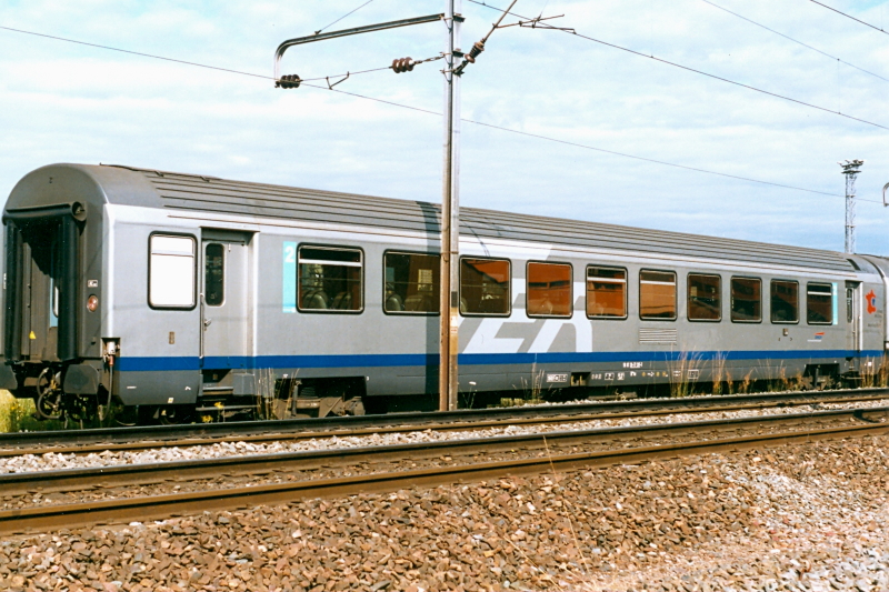 Souscription voiture corail VTU livrée TER B11tu 2nde classe livrée échelle Zéro