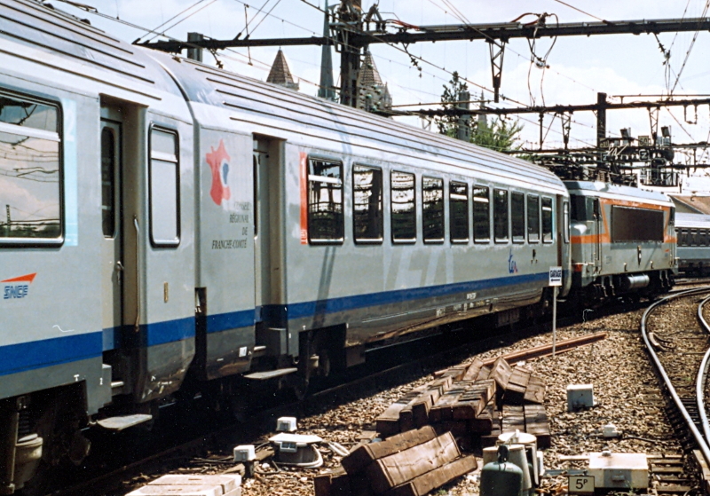 Souscription voiture corail VTU livrée TER A5B5tu 1ère/2nde classe LTMF échelle Zéro