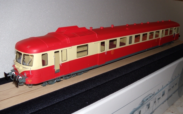 Autorail X 2800 Proto Models en livrée rouge et crème à toit rouge (X 2807 - Limoges ou X 2812 - Metz ou X 2831 - Toulouse)