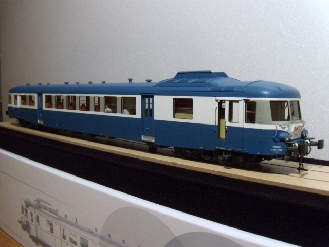 Autorail X 2800 Proto Models en livrée bleue modernisée (X 2804 - Limoges ou X 2810 - Lyon-Vaise ou X 2825 - Toulouse)